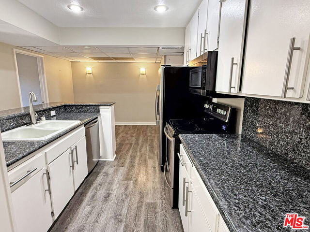 23401 Park Sorrento, Calabasas CA: https://media.crmls.org/mediaz/e494a12a-285b-4e59-9ef9-d0ba08a04c3b.jpg