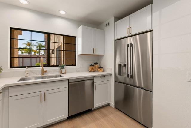 3160 Calle Viento, Carlsbad CA: https://media.crmls.org/mediaz/e494a7bc-3162-4de0-9c00-dea82c6f65cb.jpg