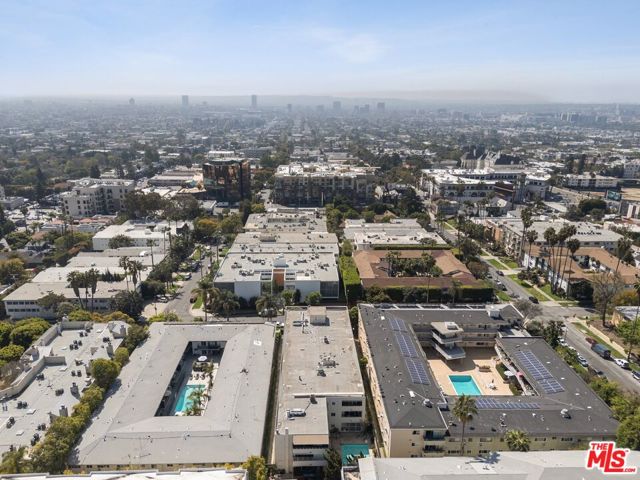 7949 Selma Avenue, Los Angeles CA: https://media.crmls.org/mediaz/e494fce8-54fa-4dc7-8793-08f5748a16fb.jpg