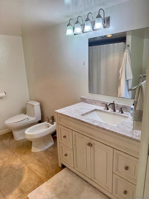 2420 Torrey Pines Rd, La Jolla CA: https://media.crmls.org/mediaz/e4963a87-ddad-4ba9-b5da-88412cccec32.jpg