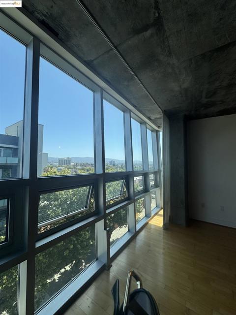 311 Oak St, Oakland CA: https://media.crmls.org/mediaz/e4965d39-1842-4075-ba5a-3331132d05c5.jpg