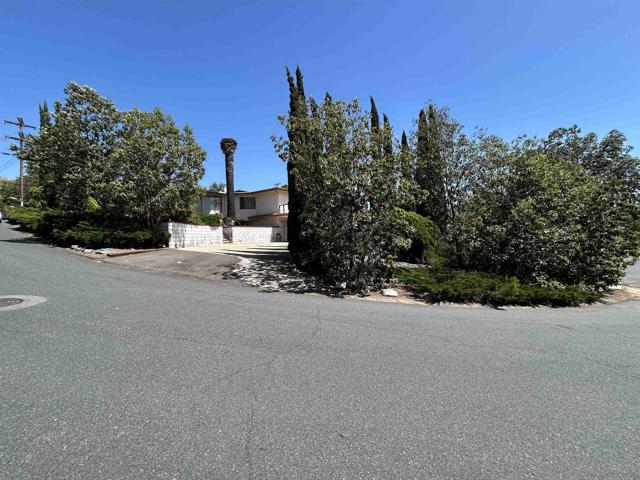 1333 El Rey Ave, El Cajon CA: https://media.crmls.org/mediaz/e49667d8-9d43-4b7d-bd7e-30fa2c87a741.jpg