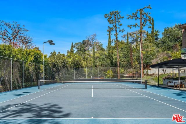 1005 Elden Way, Beverly Hills CA: https://media.crmls.org/mediaz/e496aabf-ebb0-4922-8713-873e894c62bf.jpg