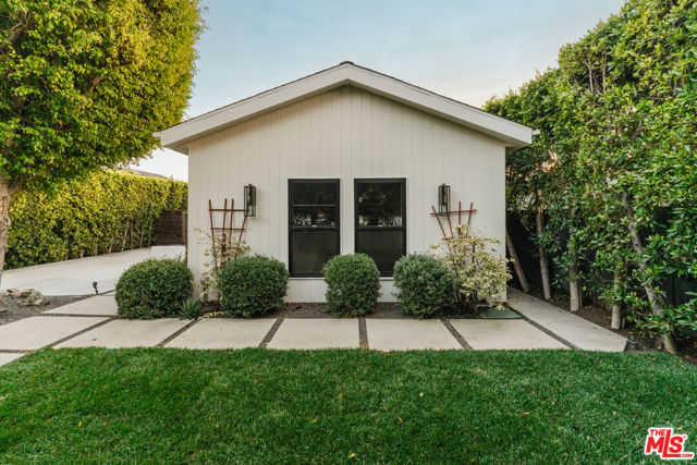 4128 Baywood Street, Los Angeles CA: https://media.crmls.org/mediaz/e496c52e-6753-4c6d-8317-526713e9c75b.jpg
