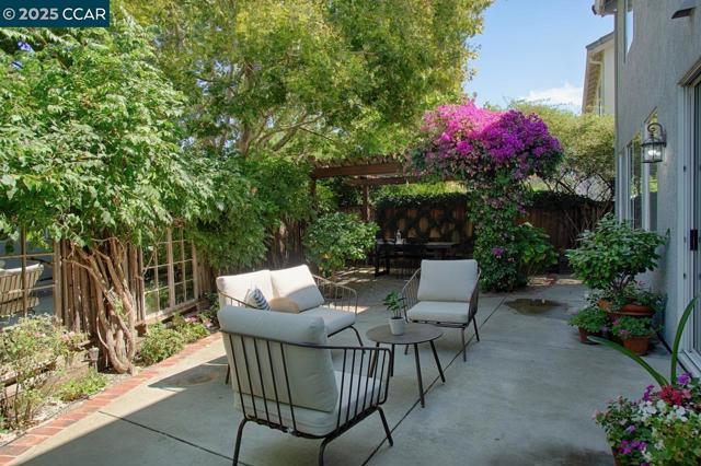 1409 Dumaine St, Concord CA: https://media.crmls.org/mediaz/e49769c6-74b2-439a-b07f-bab91c9f6297.jpg