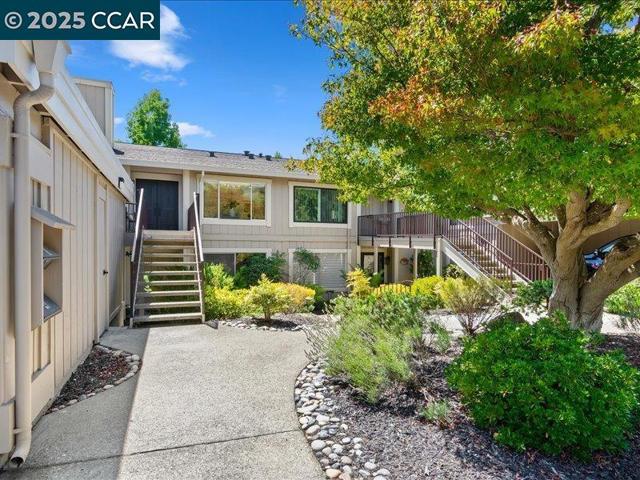 2175 Cactus Ct, Walnut Creek CA: https://media.crmls.org/mediaz/e4979240-3df1-484c-8213-bba7fbd411f5.jpg