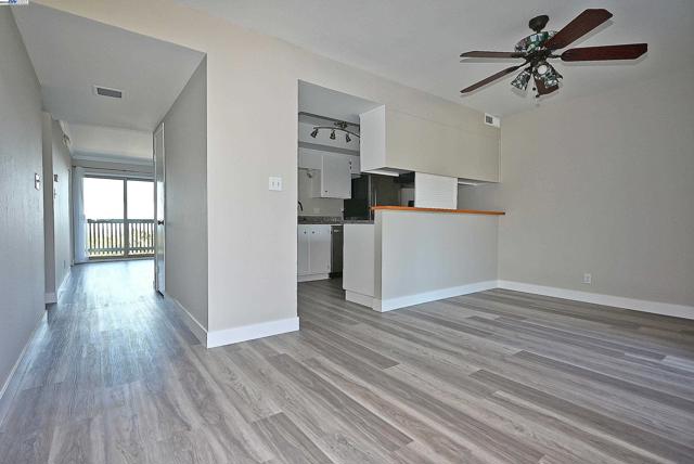 19100 Crest Ave, Castro Valley CA: https://media.crmls.org/mediaz/e497cca3-afe7-49c7-be04-5847ab6678cb.jpg