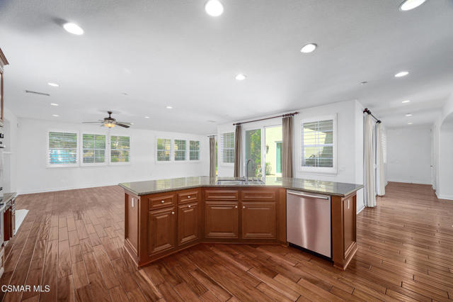 2079 Legacy Drive, Simi Valley CA: https://media.crmls.org/mediaz/e497ee9e-0f3e-438e-84e6-4f27f6b267c0.jpg