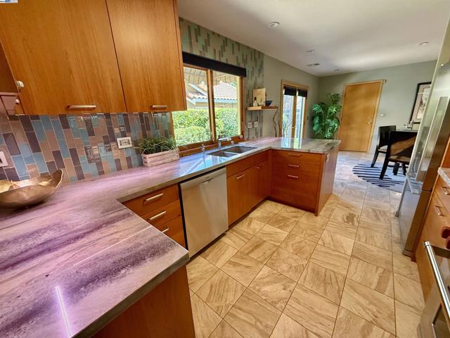 6291 Calle Fuego, Pleasanton CA: https://media.crmls.org/mediaz/e49888fb-a3f6-40e7-bba3-2ce7b65d9a2f.jpg
