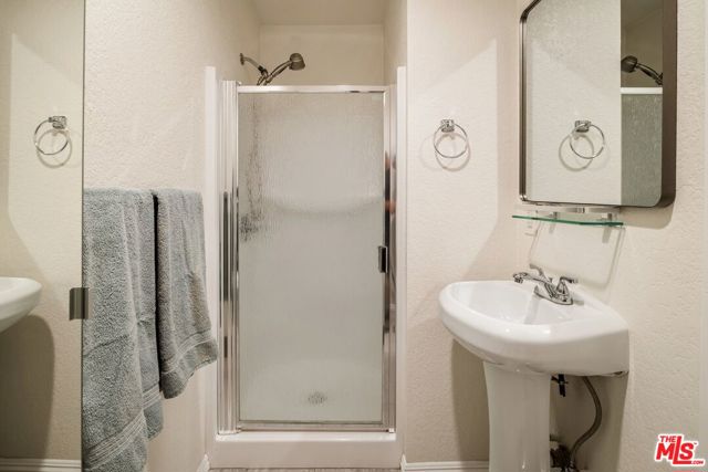 5368 Oakland Street photo 16