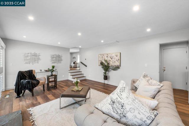 110 Santa Rosa Pl, San Ramon CA: https://media.crmls.org/mediaz/e4991141-824f-4dc1-8182-0b8de4cec9c5.jpg