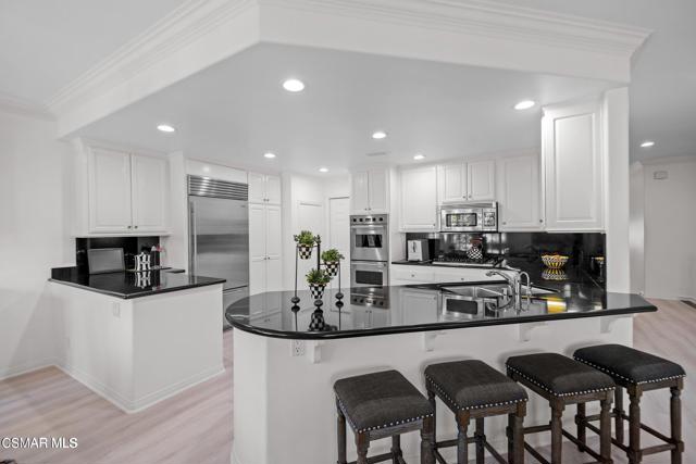 2479 Swanfield Court, Lake Sherwood CA: https://media.crmls.org/mediaz/e499e708-c079-4614-b678-35e8bb98607e.jpg