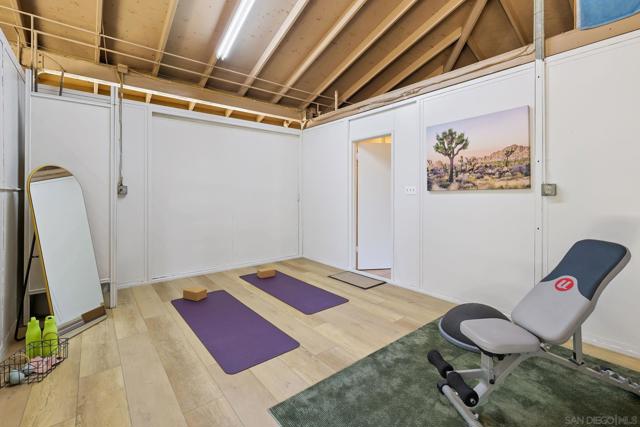 974 Via Hillview, Fallbrook CA: https://media.crmls.org/mediaz/e49a33a2-905f-40b1-b6ea-f3e52cd2e5d4.jpg