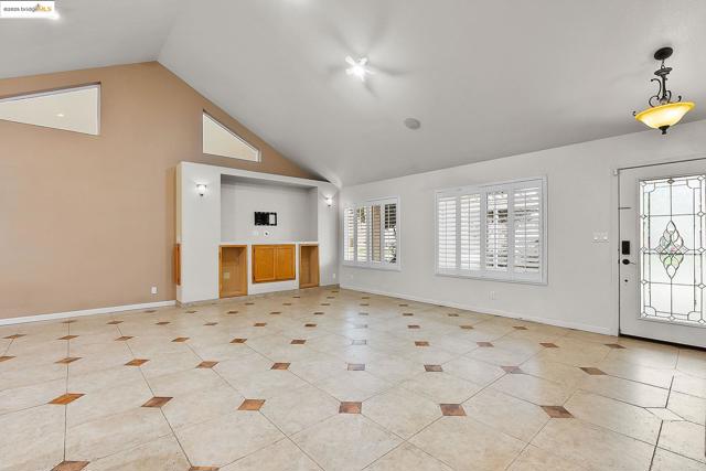 5130 Kegan Ln, Oakley CA: https://media.crmls.org/mediaz/e49a34a4-74aa-44af-a3ca-93a1968bf6e5.jpg