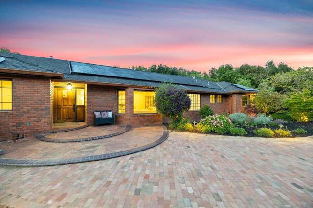 20811 Norada Court, Saratoga CA: https://media.crmls.org/mediaz/e49a6f2c-0f9b-4bcd-83e3-d49e14653709.jpg