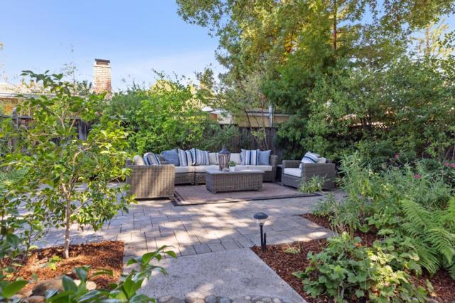 1 Hampton Court, Los Altos CA: https://media.crmls.org/mediaz/e49a96e5-da14-4256-b3d8-68fcc13861d6.jpg