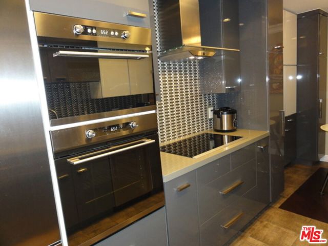 1880 Veteran Avenue, Los Angeles CA: https://media.crmls.org/mediaz/e49ae77a-ccbf-4f45-8e88-7093648c8e89.jpg