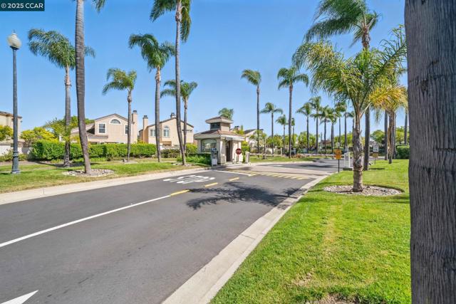 30300 Meridien Cir, Union City CA: https://media.crmls.org/mediaz/e49b4d0b-5739-46cb-94fe-a16274a8ccbf.jpg