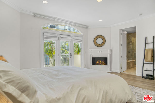 Drew Fenton | 11974 Mayfield Avenue Los Angeles CA | MLS: 7517831