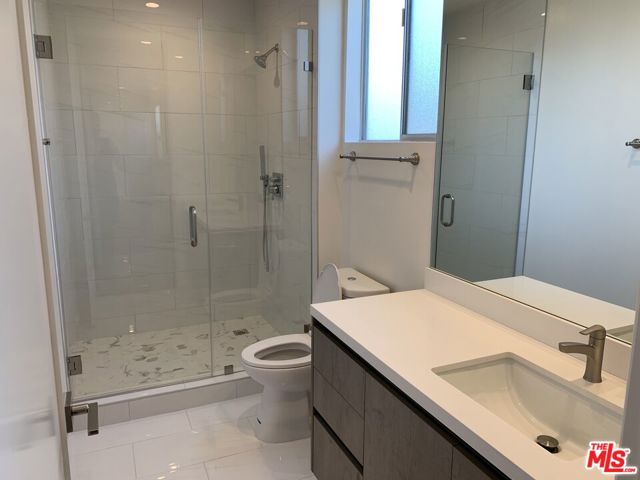 1721 GRANVILLE Avenue, Los Angeles CA: https://media.crmls.org/mediaz/e49b9554-9383-4af1-b67c-c4689391dd29.jpg