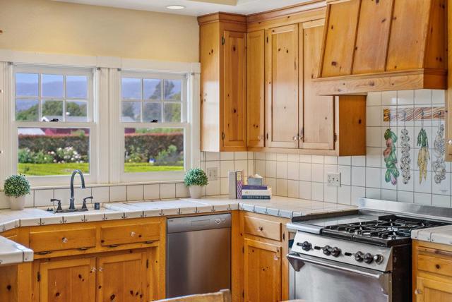 180 Dicicco Terrace, Watsonville CA: https://media.crmls.org/mediaz/e49be941-6ba6-46ec-9af6-078e10a3b8e6.jpg