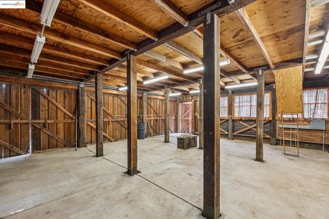 5201 Alhambra Valley Rd, Martinez CA: https://media.crmls.org/mediaz/e49c2ffb-4272-4abe-9290-a90d36c00335.jpg