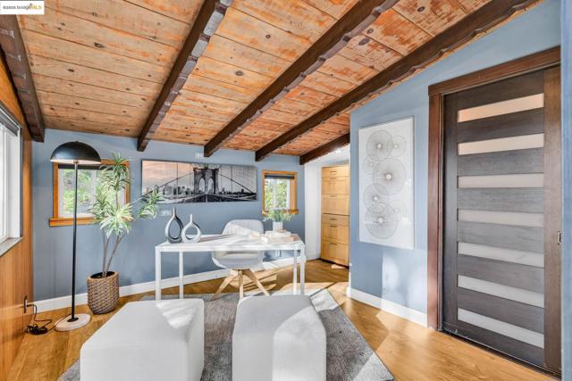 6141 Merriewood Dr, Oakland CA: https://media.crmls.org/mediaz/e49c8387-1066-4d6d-99f6-f2ea2f32ec3e.jpg