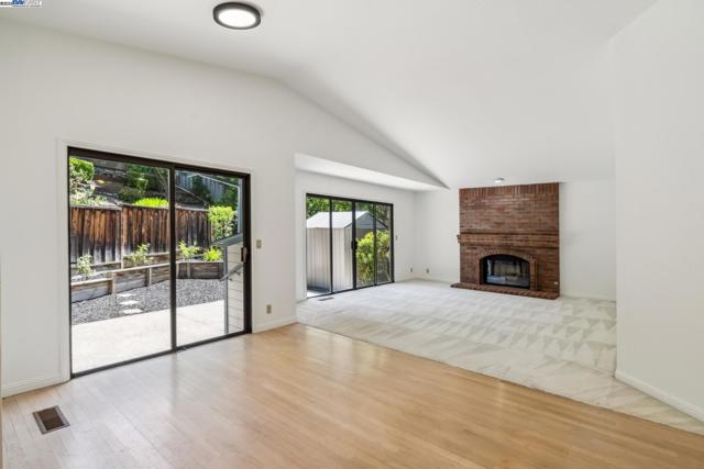 208 Heritage Ln, Pleasanton CA: https://media.crmls.org/mediaz/e49cd4cc-e703-4750-8689-2363e156d894.jpg