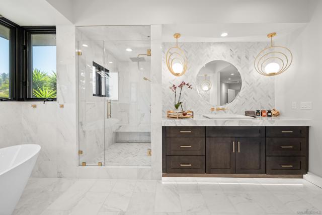 5465 Avenida Maravillas, Rancho Santa Fe CA: https://media.crmls.org/mediaz/e49ce6b9-08ad-48cb-b9c2-77a13d0fc085.jpg