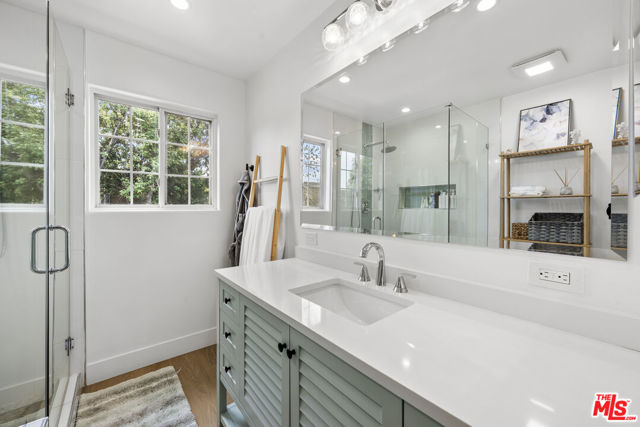 5656 Penfield Avenue, Woodland Hills CA: https://media.crmls.org/mediaz/e49d264b-7ed9-407e-9c0c-186aa1f3996a.jpg
