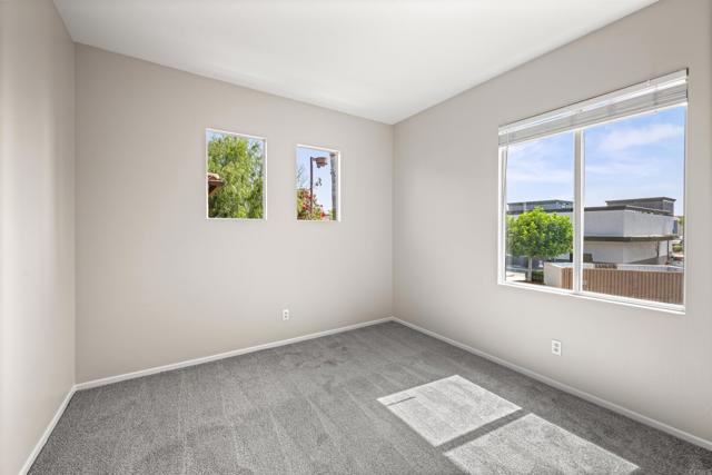 Detail Gallery Image 22 of 39 For 638 Sumner Way #2,  Oceanside,  CA 92058 - 4 Beds | 2/1 Baths