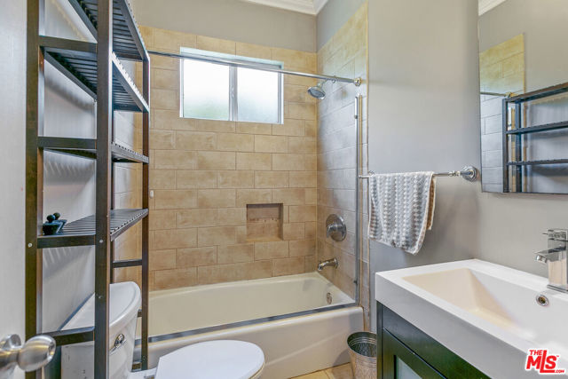 7223 Willoughby Avenue, Los Angeles CA: https://media.crmls.org/mediaz/e49dada4-6566-45ba-b607-ee3a986098b2.jpg