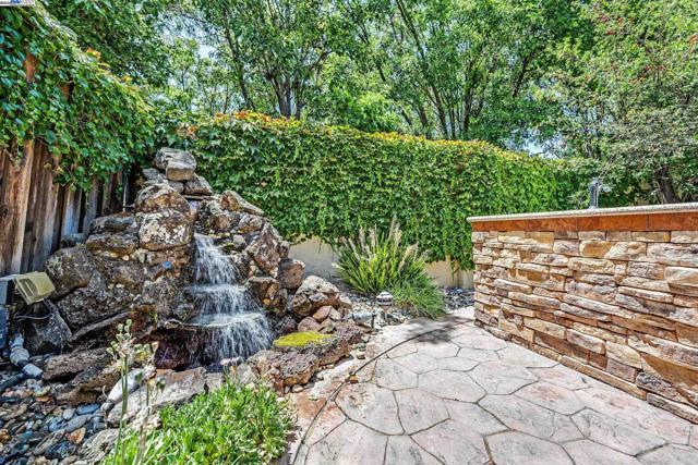 6232 Murdock Way, San Ramon CA: https://media.crmls.org/mediaz/e49db4b5-0c95-4741-87d6-be44dadc4db1.jpg