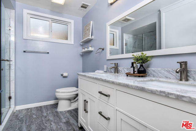 4512 Libbit Avenue, Encino CA: https://media.crmls.org/mediaz/e49dc15f-d9af-4f14-b91e-7551b0bac02b.jpg