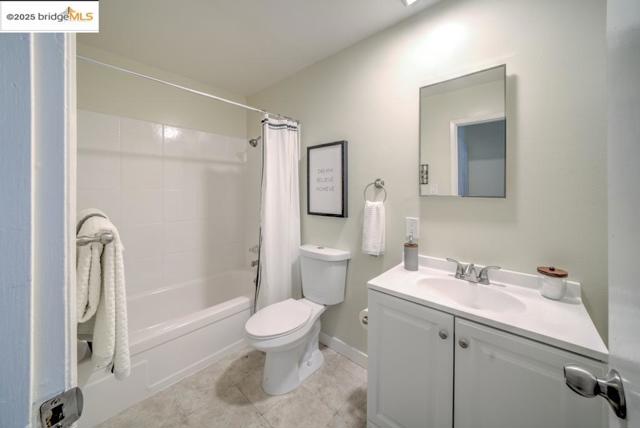 399 Schafer Rd, Hayward CA: https://media.crmls.org/mediaz/e49dd631-aed9-457c-99fe-0b7ae2559818.jpg