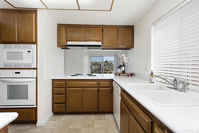 Detail Gallery Image 12 of 26 For 2228 Saratoga St, Oceanside,  CA 92054 - 3 Beds | 2 Baths