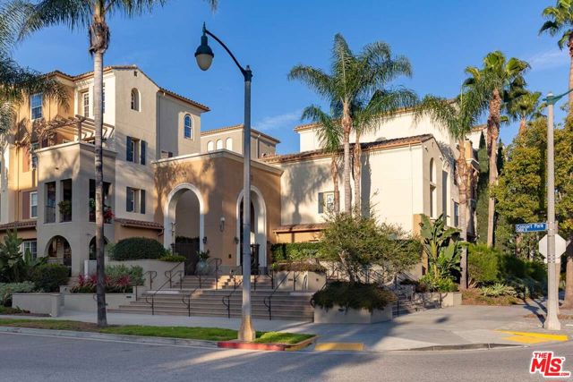 12975 Agustin Place, Playa Vista CA: https://media.crmls.org/mediaz/e49e3877-7e63-41e8-af75-1772cbdfccfd.jpg