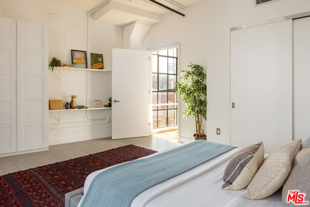 200 N San Fernando Road, Los Angeles CA: https://media.crmls.org/mediaz/e49e3df3-daf0-4616-89cd-4c167a630c3e.jpg