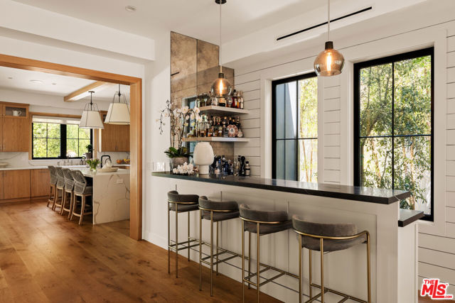 4447 Farmdale Avenue, Studio City CA: https://media.crmls.org/mediaz/e49e416d-4506-4f52-9e31-97dc6fec3847.jpg