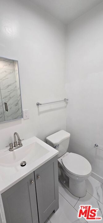 1308 N Poinsettia Place, Los Angeles CA: https://media.crmls.org/mediaz/e49e4861-7f17-4e02-b61f-455ff8cd8e90.jpg