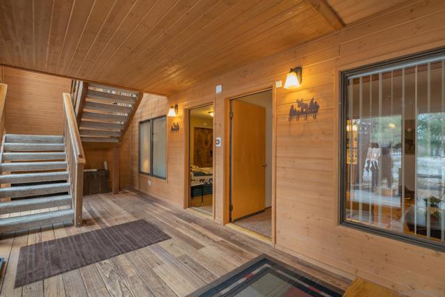 39470 Lake Dr, Big Bear CA: https://media.crmls.org/mediaz/e49e4d42-594d-407d-822e-b3a06ef3069a.jpg