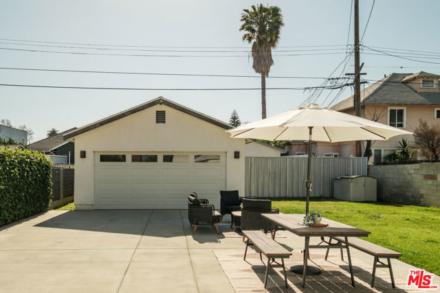 2907 Halldale Avenue, Los Angeles CA: https://media.crmls.org/mediaz/e49f1960-9e23-4d16-8435-21948f2c34c0.jpg