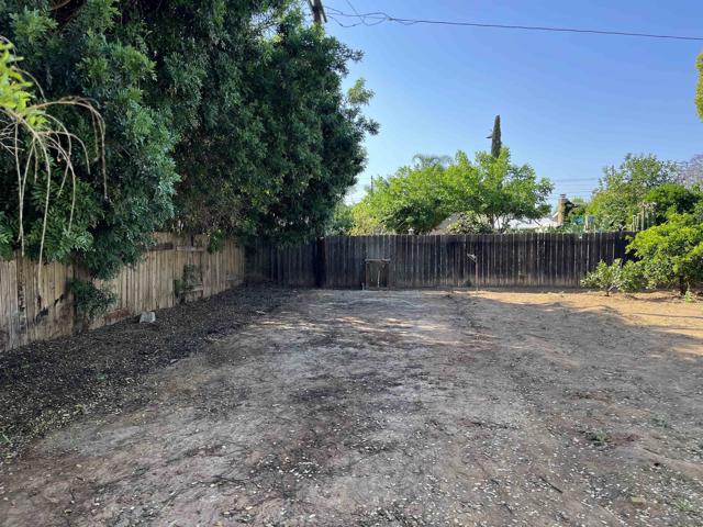 228 E 15th Ave, Escondido CA: https://media.crmls.org/mediaz/e49f24ab-78ad-45ad-bfa9-56ecf5212ac4.jpg