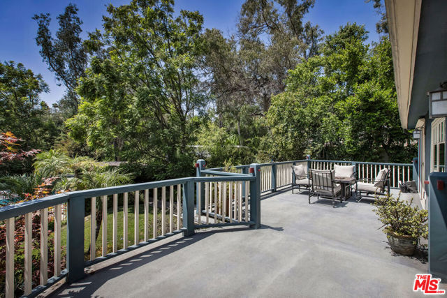 2555 N Altadena Drive, Altadena CA: https://media.crmls.org/mediaz/e49f6ca9-ed86-4237-9b0a-18efa215091c.jpg