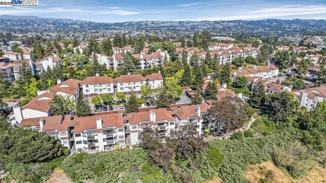 21083 Gary Dr, Hayward CA: https://media.crmls.org/mediaz/e49f8309-fee9-40ef-a166-dee095cc13c1.jpg