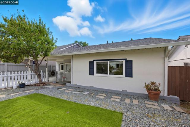 4108 Irene Dr, Martinez CA: https://media.crmls.org/mediaz/e49fc67c-2730-4b31-8e88-f069c4e1e5f5.jpg