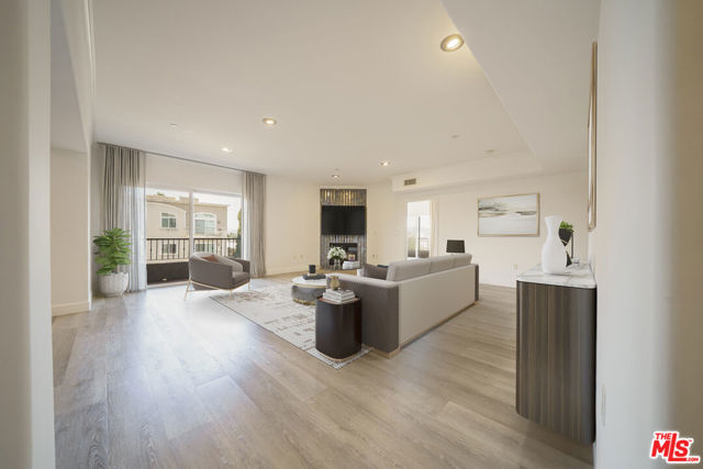 970 S St Andrews Place, Los Angeles CA: https://media.crmls.org/mediaz/e4a02235-3b49-45d8-aa46-b817340d6247.jpg