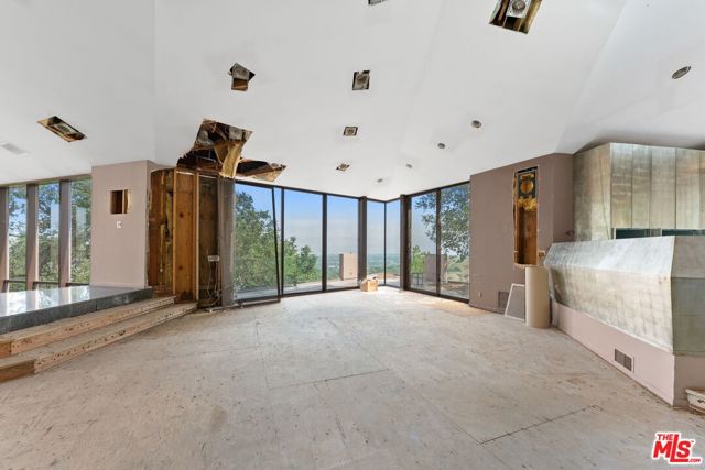 13335 Mulholland Drive photo 8