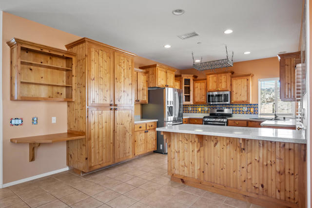56948 Plaza Del Amigo, Yucca Valley CA: https://media.crmls.org/mediaz/e4a097ab-e39a-4d7d-b92d-73a68eebddf9.jpg
