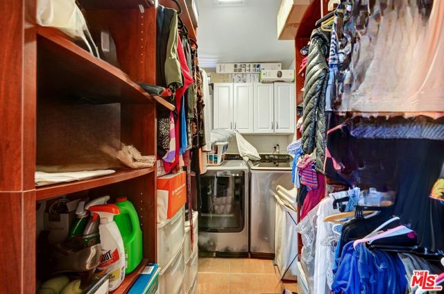 844 N Poinsettia Place, Los Angeles CA: https://media.crmls.org/mediaz/e4a169ce-c27a-48fd-855a-01067676cea6.jpg